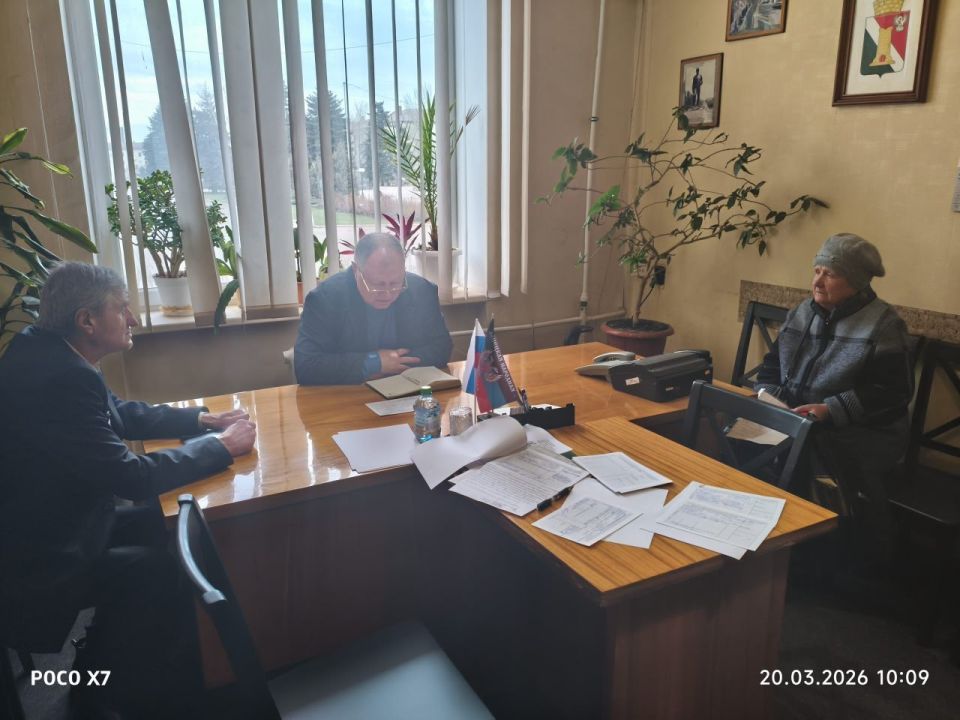 Игорь Мартынов: Личный прием граждан. 20 марта в администрации городского округа Енакиево состоялся личный приём граждан, который провёл заместитель главы администрации муниципального образования городского округа Енакиево... Игорь Мартынов: Личный прием граждан. 20 марта в администрации городского округа Енакиево состоялся личный приём граждан, который провёл заместитель главы администрации муниципального образования городского округа Енакиево...