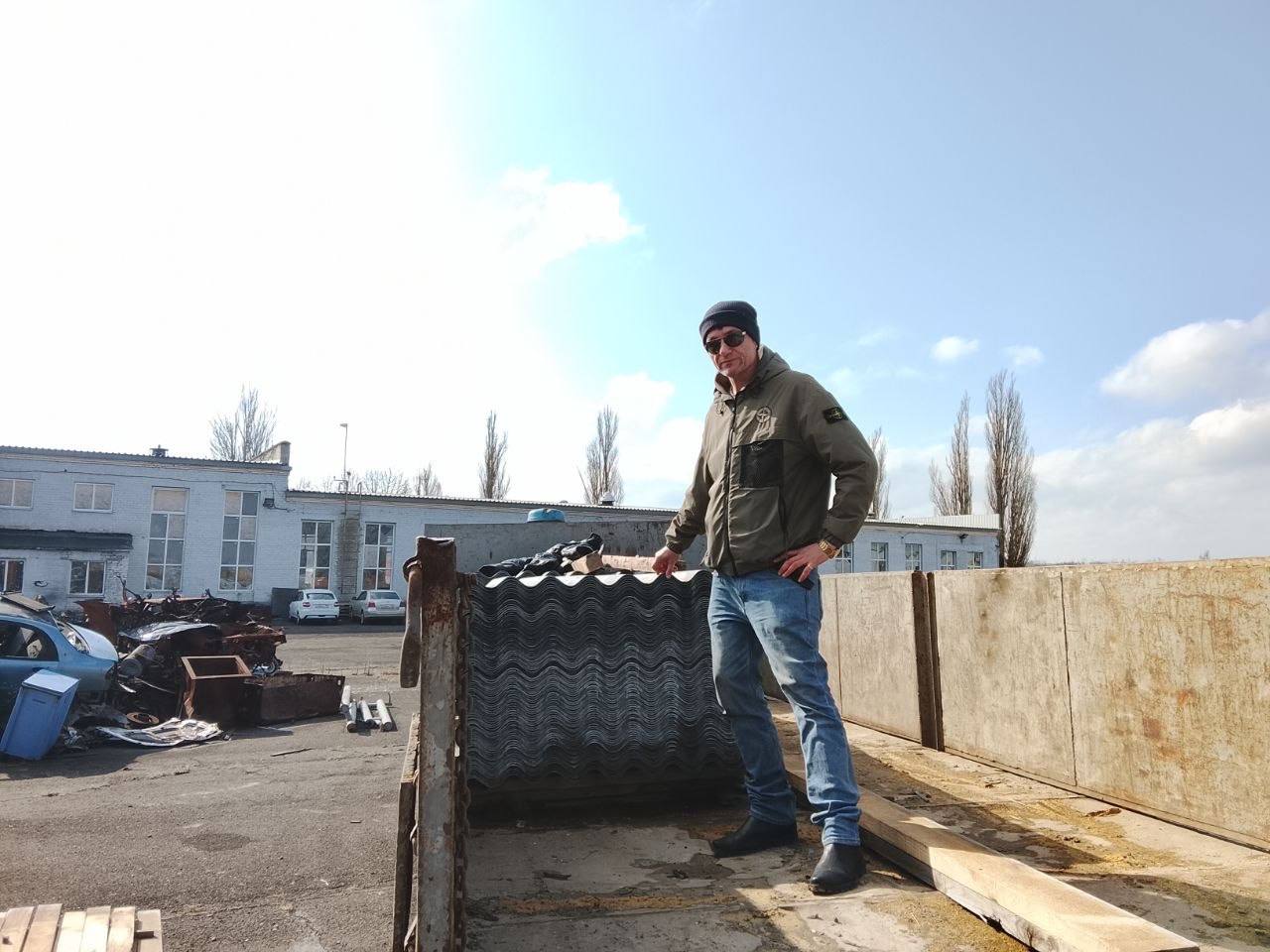 Александр Пеняев: В течение отчётной недели специалисты Управления капитального строительства и восстановления продолжали работу по обеспечению жителей необходимыми ресурсами для ремонта и восстановления жилого фонда