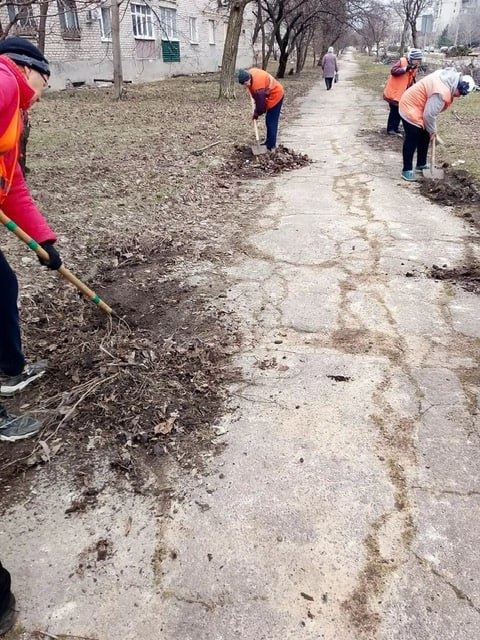 Александр Пеняев: С заботой об округе. Коммунальные службы Ясиноватой в ежедневном режиме проводят работу по благоустройству населенных пунктов округа