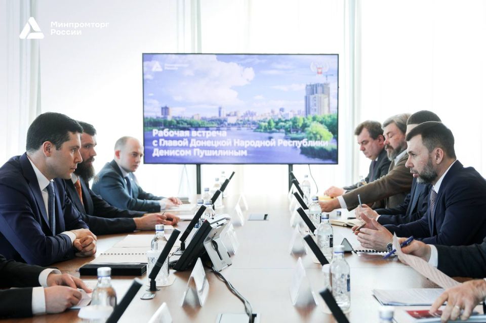 Антон Алиханов провел рабочую встречу с Денисом Пушилиным Антон Алиханов провел рабочую встречу с Денисом Пушилиным