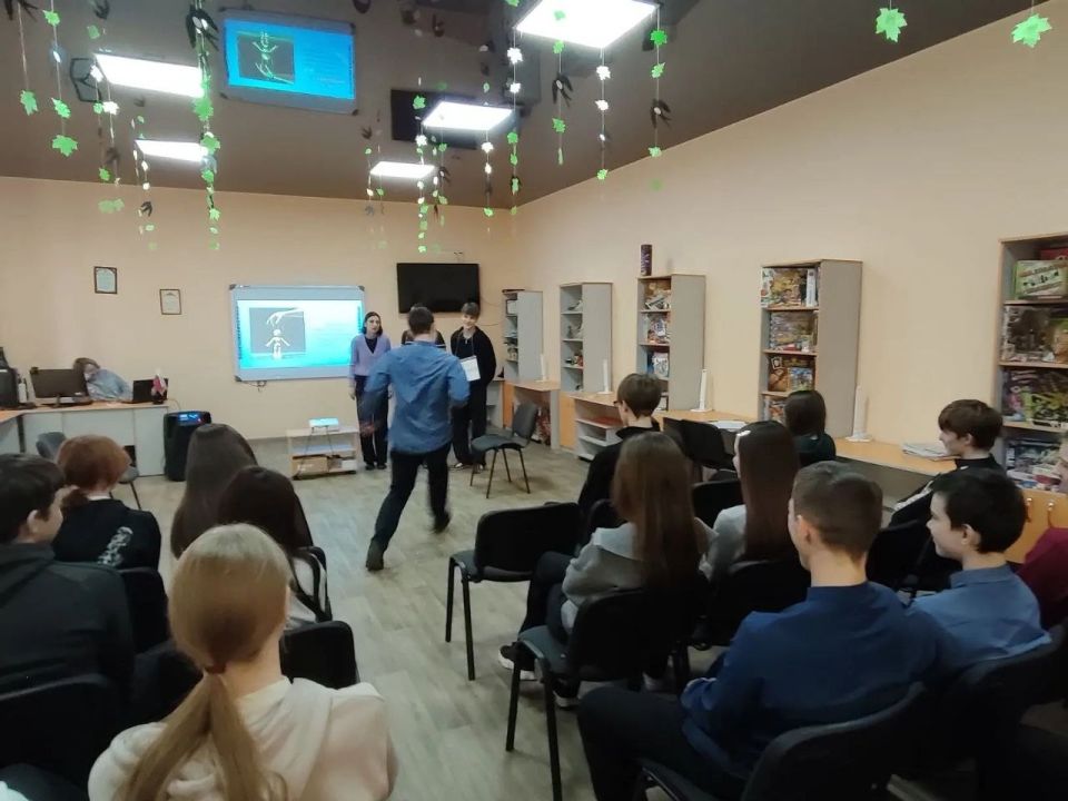 Сегодня, 20.03.2026 года, совместно с отделом культуры г.о. Дебальцево в молодёжном отделе МБУ "Мироновский поселковый ДК" прошла беседа "Профилактика ПАВ среди молодёжи" для учащихся старших классов ГБОУ "Мироновская... Сегодня, 20.03.2026 года, совместно с отделом культуры г.о. Дебальцево в молодёжном отделе МБУ "Мироновский поселковый ДК" прошла беседа "Профилактика ПАВ среди молодёжи" для учащихся старших классов ГБОУ "Мироновская...