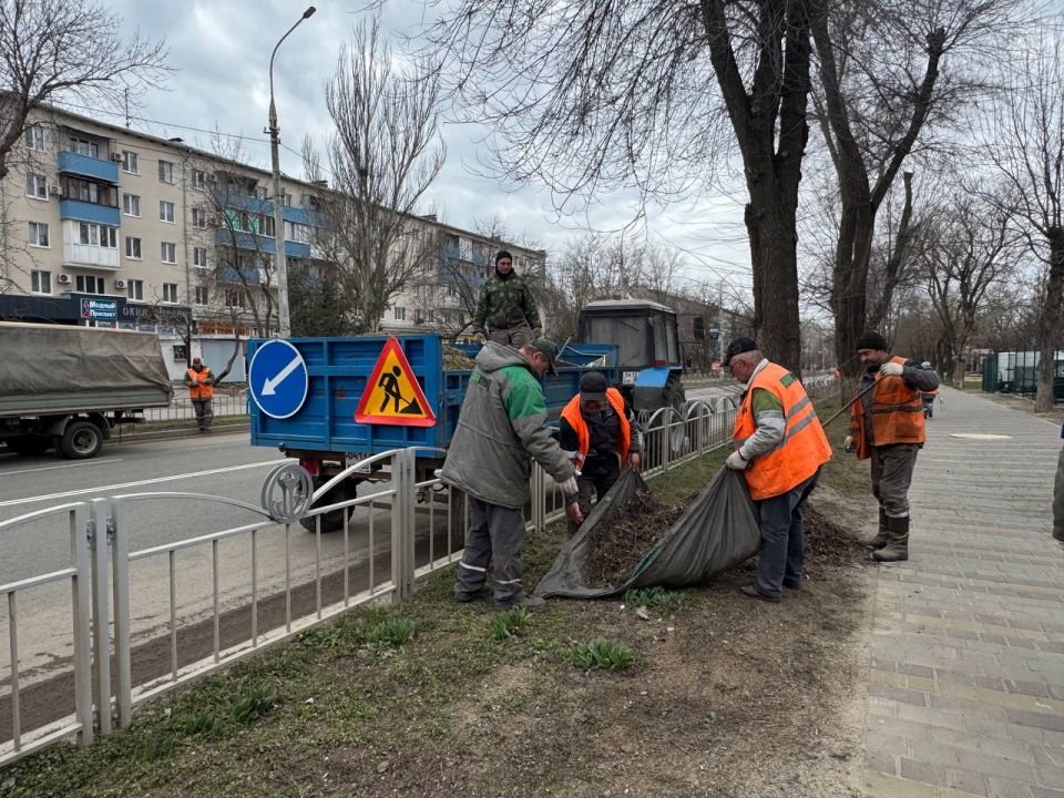 Антон Кольцов: Провели еженедельный общегородской субботник Антон Кольцов: Провели еженедельный общегородской субботник