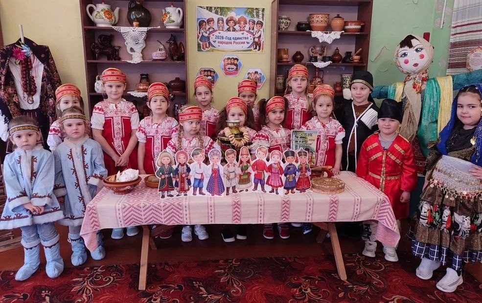 В дошкольном подразделении ГБОУ "Светлодарский УВК г. о. Дебальцево" состоялось замечательное тематическое мероприятие "Будем жить в единстве дружном!" В дошкольном подразделении ГБОУ "Светлодарский УВК г. о. Дебальцево" состоялось замечательное тематическое мероприятие "Будем жить в единстве дружном!"