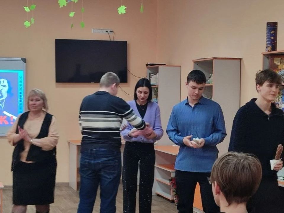 Сегодня, 20.03.2026 года, совместно с отделом культуры г.о. Дебальцево в молодёжном отделе МБУ "Мироновский поселковый ДК" прошла беседа "Профилактика ПАВ среди молодёжи" для учащихся старших классов ГБОУ "Мироновская... Сегодня, 20.03.2026 года, совместно с отделом культуры г.о. Дебальцево в молодёжном отделе МБУ "Мироновский поселковый ДК" прошла беседа "Профилактика ПАВ среди молодёжи" для учащихся старших классов ГБОУ "Мироновская...