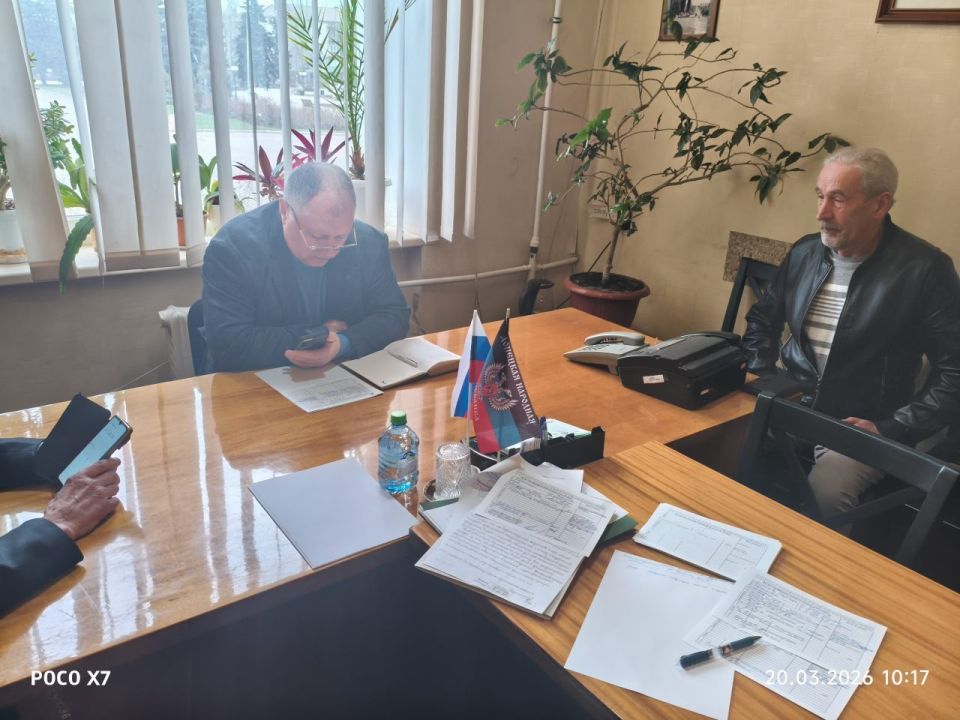 Игорь Мартынов: Личный прием граждан. 20 марта в администрации городского округа Енакиево состоялся личный приём граждан, который провёл заместитель главы администрации муниципального образования городского округа Енакиево... Игорь Мартынов: Личный прием граждан. 20 марта в администрации городского округа Енакиево состоялся личный приём граждан, который провёл заместитель главы администрации муниципального образования городского округа Енакиево...
