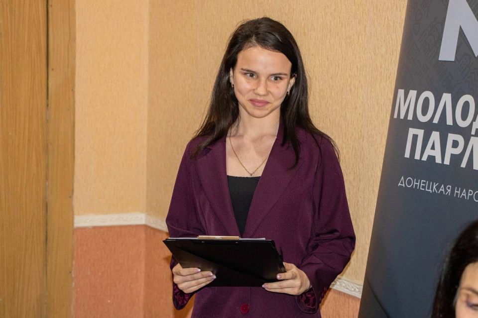 Подписали соглашение с Дворцом культуры шахты им. Абакумова Подписали соглашение с Дворцом культуры шахты им. Абакумова