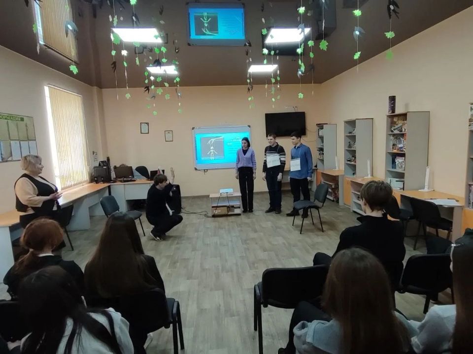 Сегодня, 20.03.2026 года, совместно с отделом культуры г.о. Дебальцево в молодёжном отделе МБУ "Мироновский поселковый ДК" прошла беседа "Профилактика ПАВ среди молодёжи" для учащихся старших классов ГБОУ "Мироновская... Сегодня, 20.03.2026 года, совместно с отделом культуры г.о. Дебальцево в молодёжном отделе МБУ "Мироновский поселковый ДК" прошла беседа "Профилактика ПАВ среди молодёжи" для учащихся старших классов ГБОУ "Мироновская...