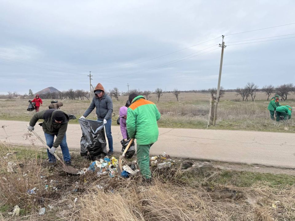 Сегодня, 21 марта, в рамкам проекта Единой России «Городская среда», Моспинское территориальное управление администрации городского округа Донецк, вместе с предприятиями, учреждениями и организациями приняли активное участие... Сегодня, 21 марта, в рамкам проекта Единой России «Городская среда», Моспинское территориальное управление администрации городского округа Донецк, вместе с предприятиями, учреждениями и организациями приняли активное участие...
