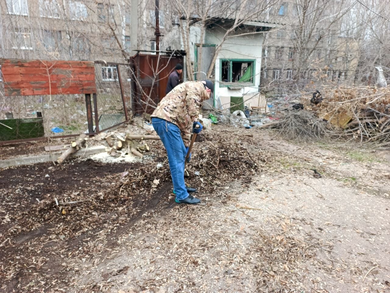 В Центрально-Городском районе Горловки состоялся субботник В Центрально-Городском районе Горловки состоялся субботник