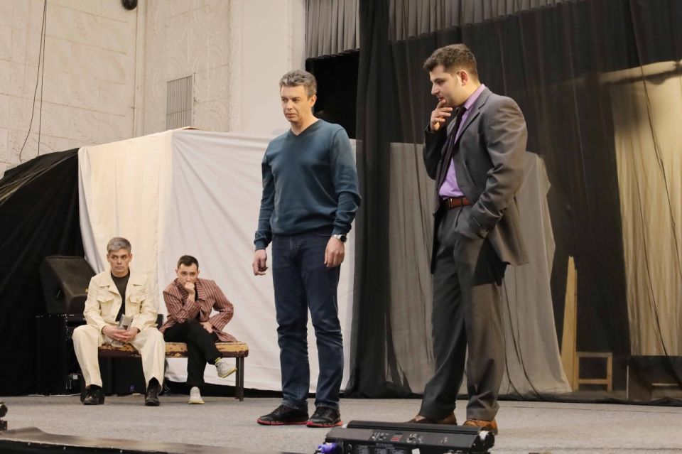 Открытая репетиция спектакля «Мастер и Маргарита»: театр представил первые результаты работы над новой постановкой Открытая репетиция спектакля «Мастер и Маргарита»: театр представил первые результаты работы над новой постановкой