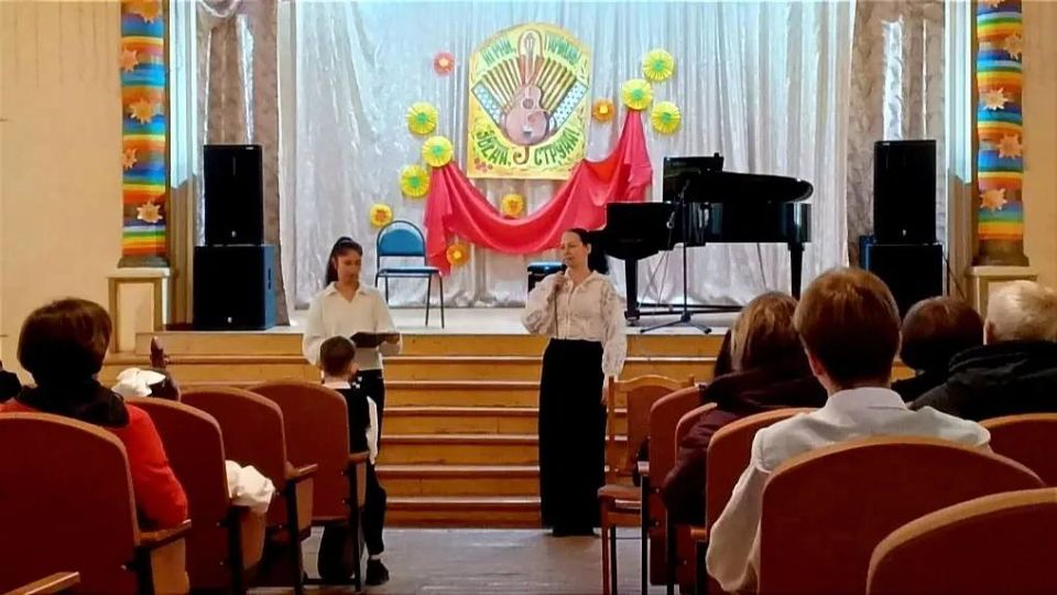 21 марта двери концертного зала Зугрэсской детской школы искусств вновь открылись для участников VIII Открытого фестиваля-конкурса исполнителей на народных инструментах и классической гитаре "Играй, гармонь! Звени, струна!" 21 марта двери концертного зала Зугрэсской детской школы искусств вновь открылись для участников VIII Открытого фестиваля-конкурса исполнителей на народных инструментах и классической гитаре "Играй, гармонь! Звени, струна!"