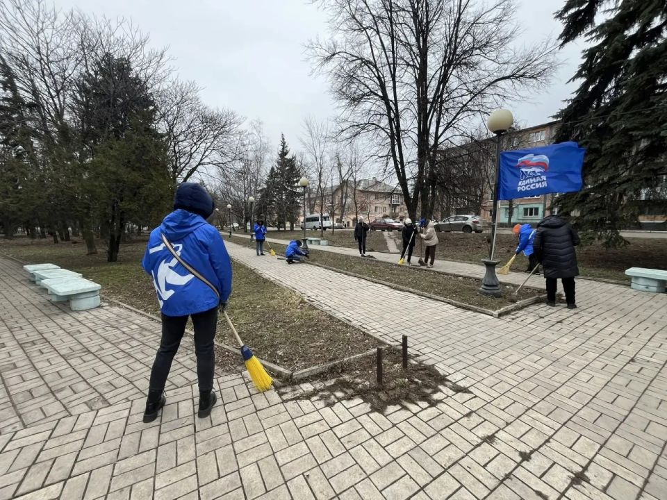 В Советском внутригородском районе состоялся общегородской субботник В Советском внутригородском районе состоялся общегородской субботник