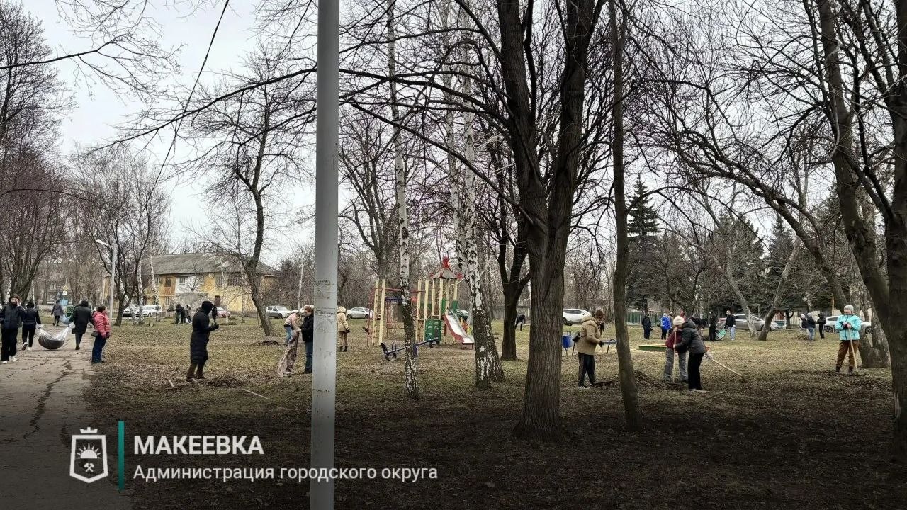 В Макеевке прошёл общегородской субботник в рамках акции «Зелёный Донбасс» В Макеевке прошёл общегородской субботник в рамках акции «Зелёный Донбасс»