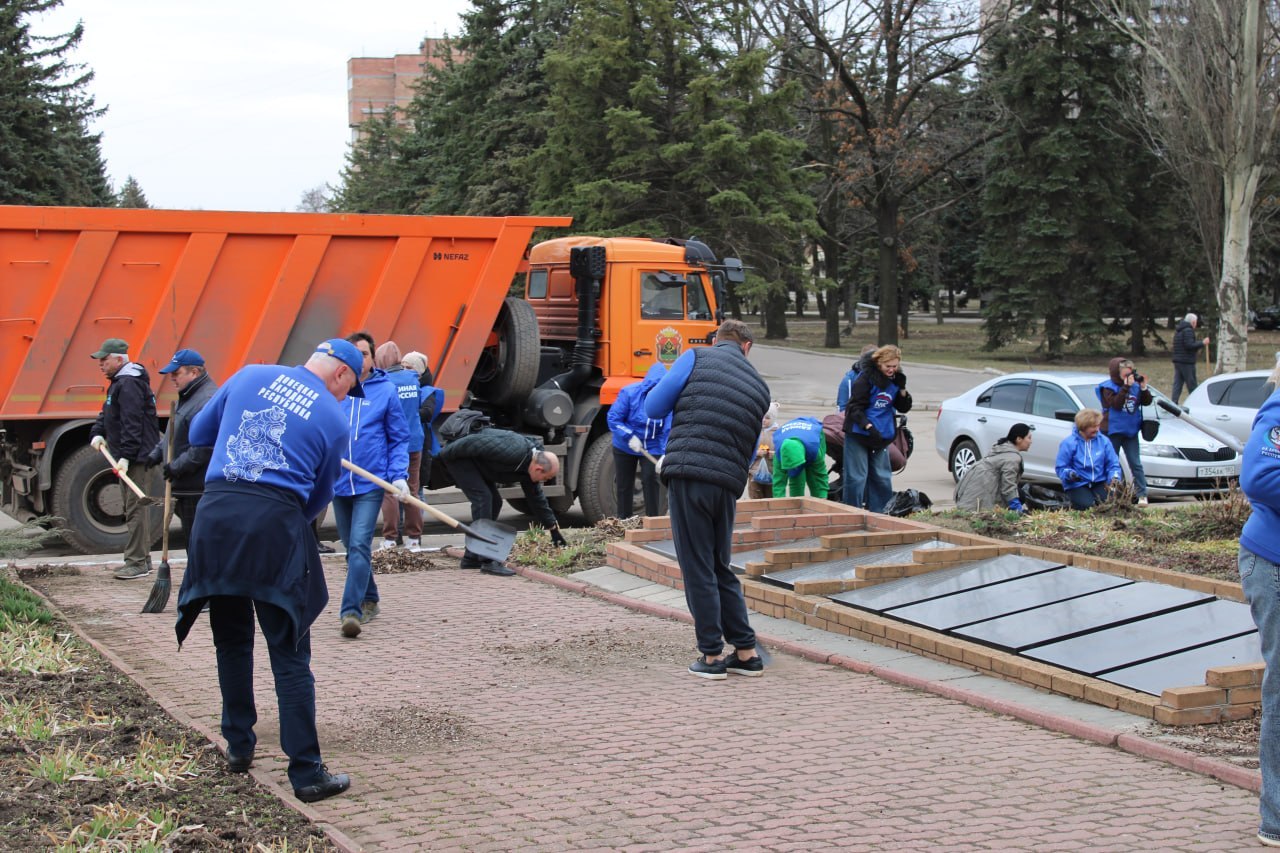 Сегодня, 21 марта 2026 года, депутаты Горловского городского совета и работники Аппарата Горловского городского совета Донецкой Народной Республики приняли участие в первом весеннем субботнике Сегодня, 21 марта 2026 года, депутаты Горловского городского совета и работники Аппарата Горловского городского совета Донецкой Народной Республики приняли участие в первом весеннем субботнике