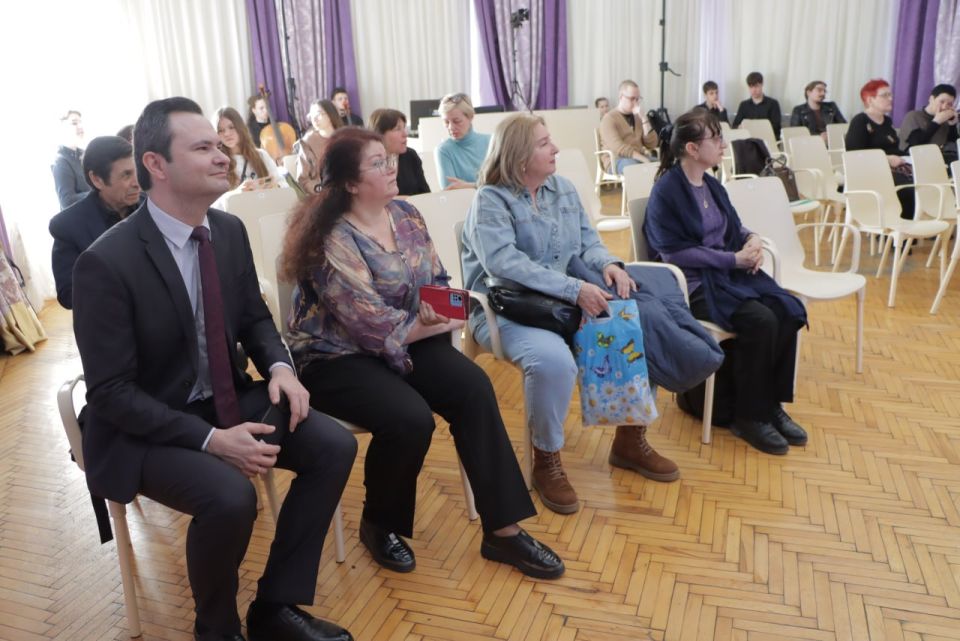 Мастер-класс виолончелиста-виртуоза Георгия Гусева закончился незапланированной импровизацией Мастер-класс виолончелиста-виртуоза Георгия Гусева закончился незапланированной импровизацией