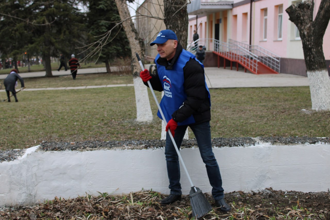 Сегодня, 21 марта 2026 года, депутаты Горловского городского совета и работники Аппарата Горловского городского совета Донецкой Народной Республики приняли участие в первом весеннем субботнике Сегодня, 21 марта 2026 года, депутаты Горловского городского совета и работники Аппарата Горловского городского совета Донецкой Народной Республики приняли участие в первом весеннем субботнике