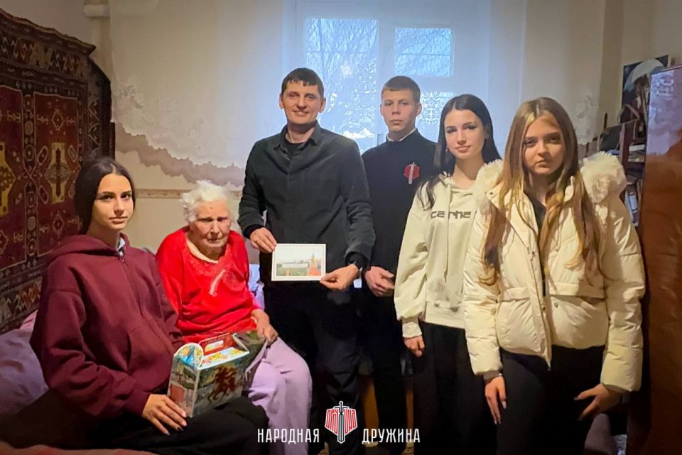 Всегда рядом. В рамках проекта «ДобровольчествоНД» дружинники Мангуша продолжают доставлять адресную гуманитарную помощь маломобильным пенсионерам Всегда рядом. В рамках проекта «ДобровольчествоНД» дружинники Мангуша продолжают доставлять адресную гуманитарную помощь маломобильным пенсионерам
