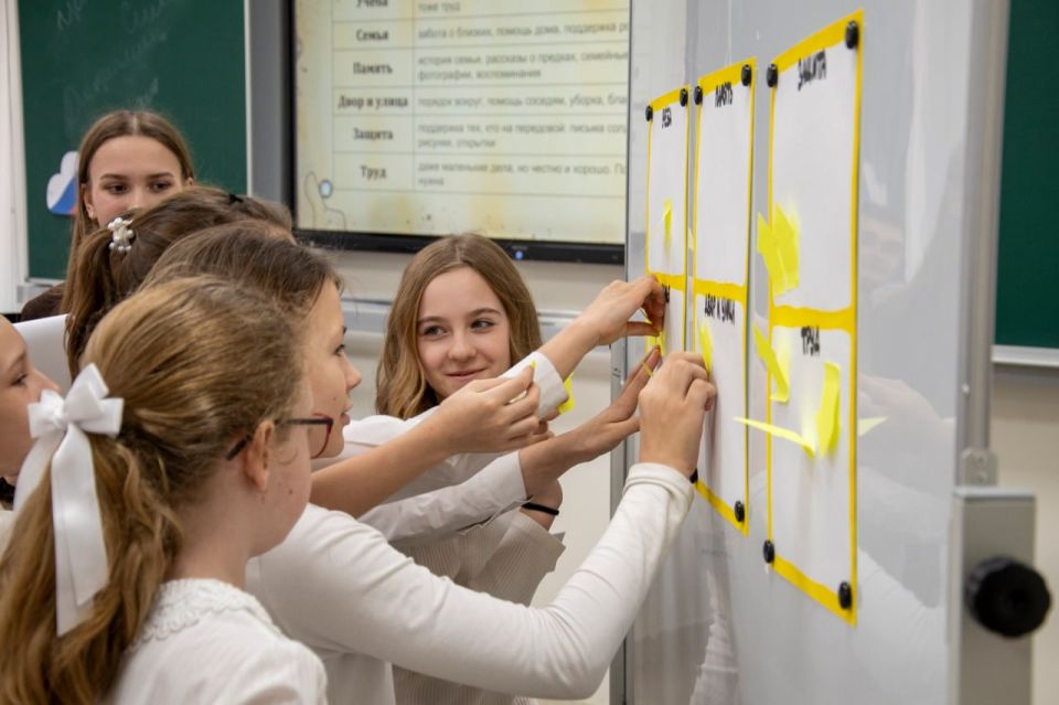 Подведены итоги Республиканского конкурса «Педагог года Донецкой Народной Республики – 2026» в номинации «Классный руководитель года» Подведены итоги Республиканского конкурса «Педагог года Донецкой Народной Республики – 2026» в номинации «Классный руководитель года»