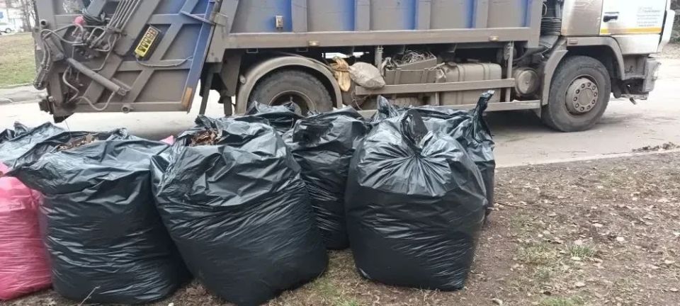 Елена Синецкая: Сегодня, 21 марта, в рамках партийного проекта "Городская среда" партии "Единая Россия" сотрудники Управы Калининского внутригородского района совместно с активистами общественной организации «Движение... Елена Синецкая: Сегодня, 21 марта, в рамках партийного проекта "Городская среда" партии "Единая Россия" сотрудники Управы Калининского внутригородского района совместно с активистами общественной организации «Движение...