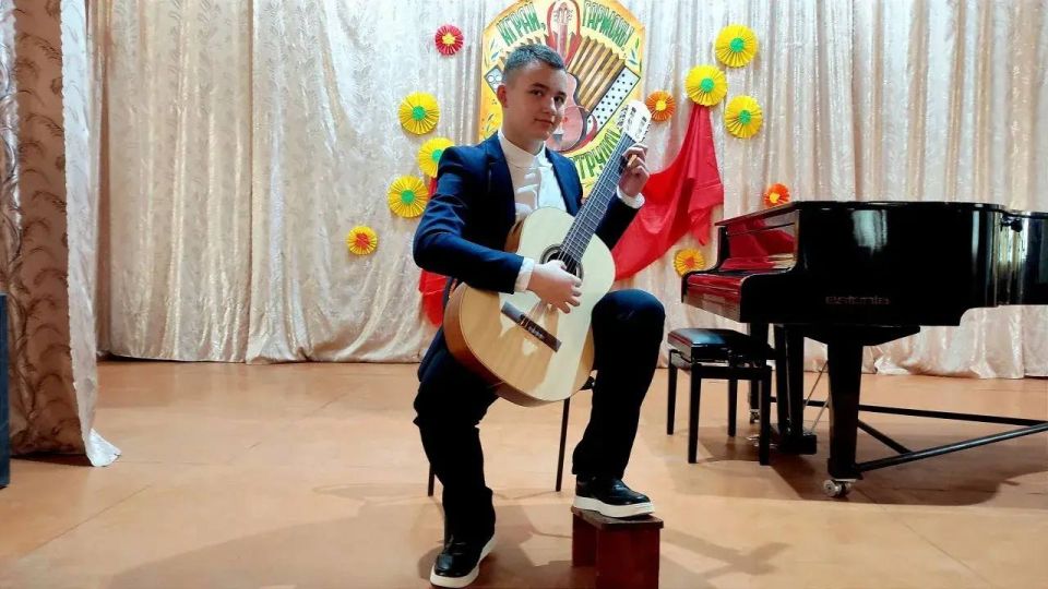 21 марта двери концертного зала Зугрэсской детской школы искусств вновь открылись для участников VIII Открытого фестиваля-конкурса исполнителей на народных инструментах и классической гитаре "Играй, гармонь! Звени, струна!" 21 марта двери концертного зала Зугрэсской детской школы искусств вновь открылись для участников VIII Открытого фестиваля-конкурса исполнителей на народных инструментах и классической гитаре "Играй, гармонь! Звени, струна!"