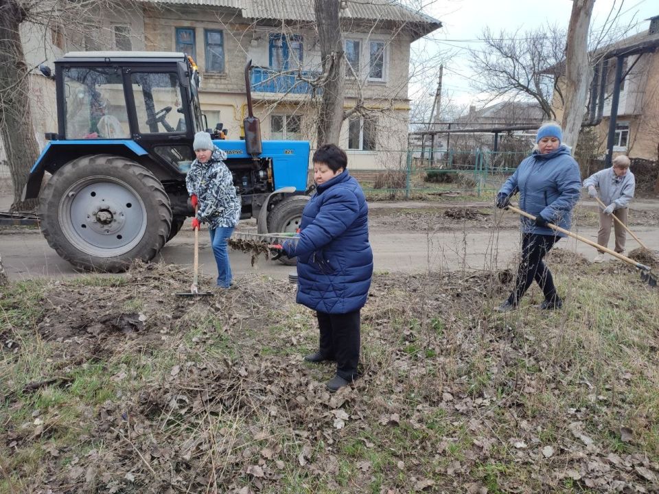 Сегодня, 21 марта 2025 года, в рамках проекта "Донбасс Наш Дом", реализуемого Единой Россией, в Кировском районе города Донецк состоялся субботник по адресу: ул. Павла Колодина Сегодня, 21 марта 2025 года, в рамках проекта "Донбасс Наш Дом", реализуемого Единой Россией, в Кировском районе города Донецк состоялся субботник по адресу: ул. Павла Колодина