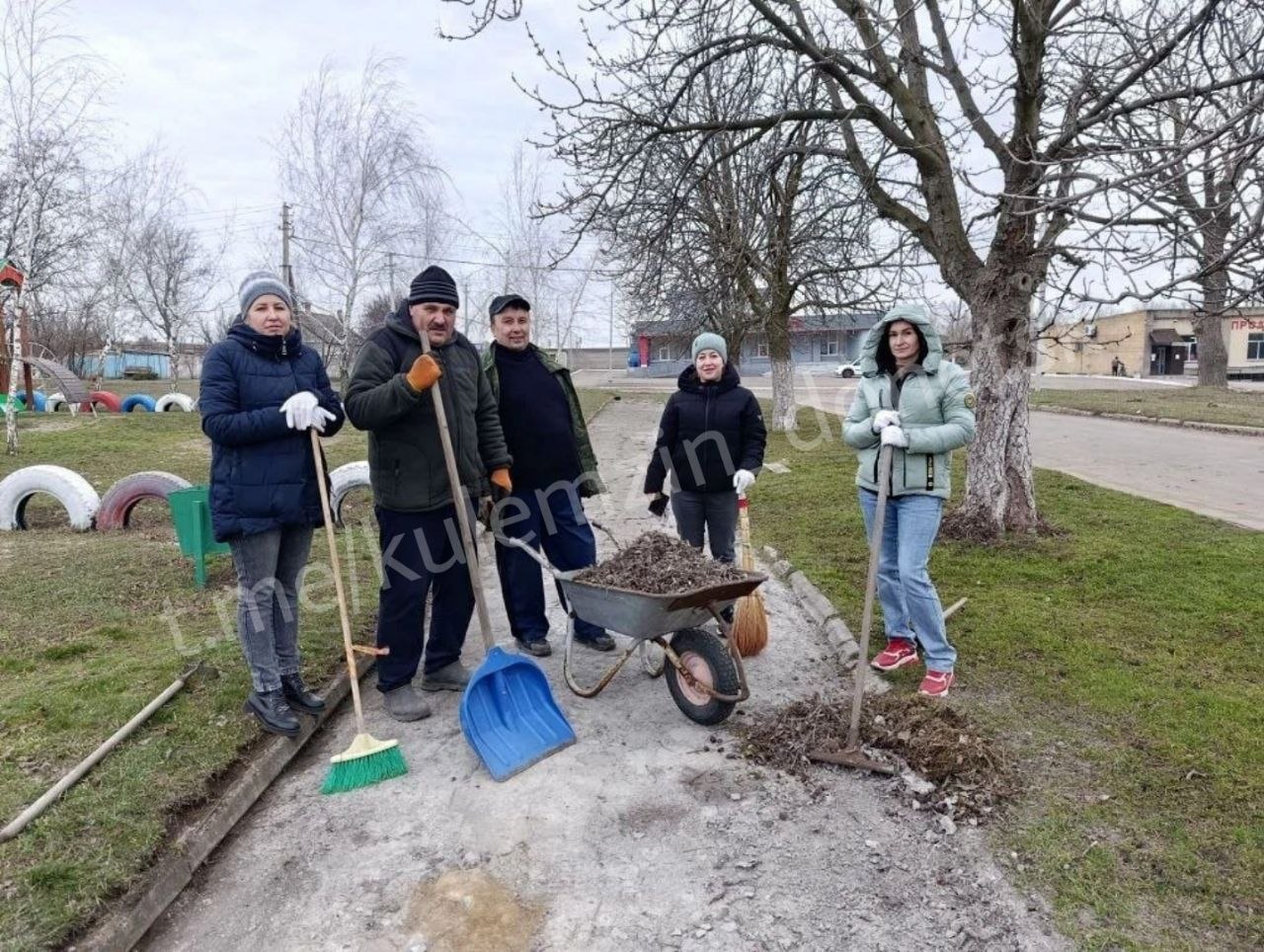 Алексей Кулемзин: Сотрудники управления по физической культуре и спорту, а также культурных и спортивных учреждений не остались в стороне и приняли активное участие в субботнике! Алексей Кулемзин: Сотрудники управления по физической культуре и спорту, а также культурных и спортивных учреждений не остались в стороне и приняли активное участие в субботнике!