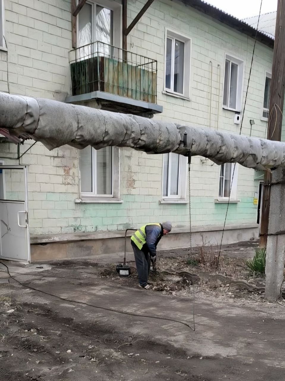 В Шахтерске приводят в порядок придомовые территории В Шахтерске приводят в порядок придомовые территории
