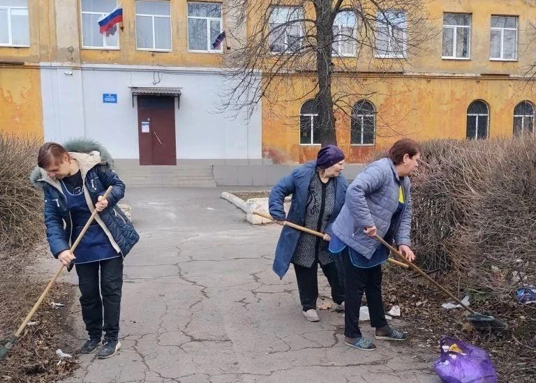 Иван Адамец: Коллективы образовательных учреждений Куйбышевского района дружно присоединились к общегородскому субботнику Иван Адамец: Коллективы образовательных учреждений Куйбышевского района дружно присоединились к общегородскому субботнику