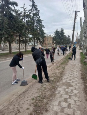 Наталья Великодная: Чистота начинается с нас: стартовал первый субботник в Тельмановском округе!