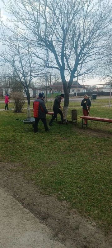 В рамках двухмесячника по благоустройству жители нашего округа активно поучаствовали в субботнике, стремясь привести в порядок территории населённых пунктов В рамках двухмесячника по благоустройству жители нашего округа активно поучаствовали в субботнике, стремясь привести в порядок территории населённых пунктов