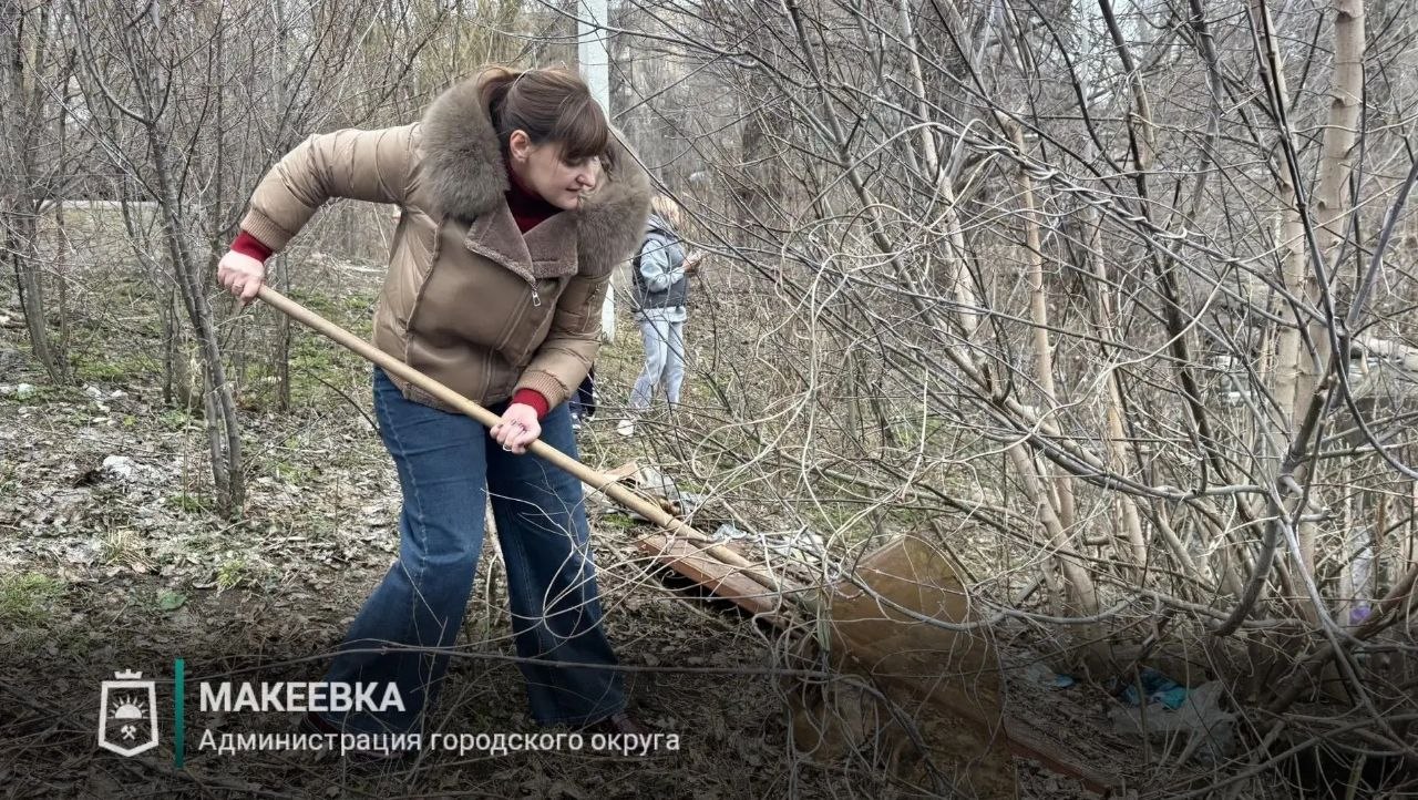 В Макеевке прошёл общегородской субботник в рамках акции «Зелёный Донбасс» В Макеевке прошёл общегородской субботник в рамках акции «Зелёный Донбасс»