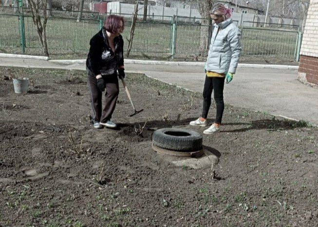 Иван Адамец: Коллективы образовательных учреждений Куйбышевского района дружно присоединились к общегородскому субботнику Иван Адамец: Коллективы образовательных учреждений Куйбышевского района дружно присоединились к общегородскому субботнику