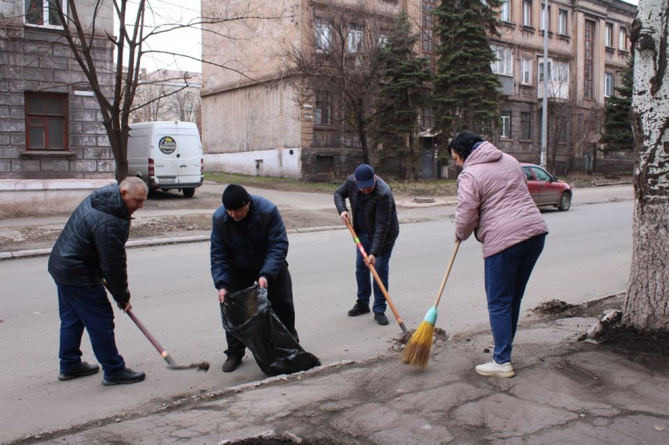 Александр Петрикин: 20 марта краснолиманцы провели первый в этом году санитарный день в рамках ежегодной акции «Зеленый Донбасс» Александр Петрикин: 20 марта краснолиманцы провели первый в этом году санитарный день в рамках ежегодной акции «Зеленый Донбасс»