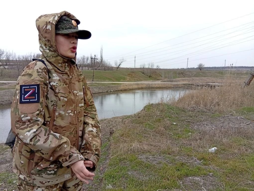 Юнармейцы ВПСК "Легионеры" города Донецк Барышева Виолетта, Кравченко Вячеслав, Скидан Максим и Нагин Радион 21 марта совершили поездку в г. Старобешево по местам боевой славы защитников Донбасса лета 2014 года - это группа... Юнармейцы ВПСК "Легионеры" города Донецк Барышева Виолетта, Кравченко Вячеслав, Скидан Максим и Нагин Радион 21 марта совершили поездку в г. Старобешево по местам боевой славы защитников Донбасса лета 2014 года - это группа...