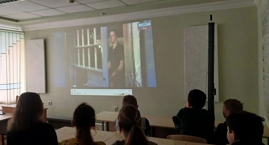 На Донецкой детской железной дороге 21 марта прошла важная и актуальная беседа с юными воспитанниками