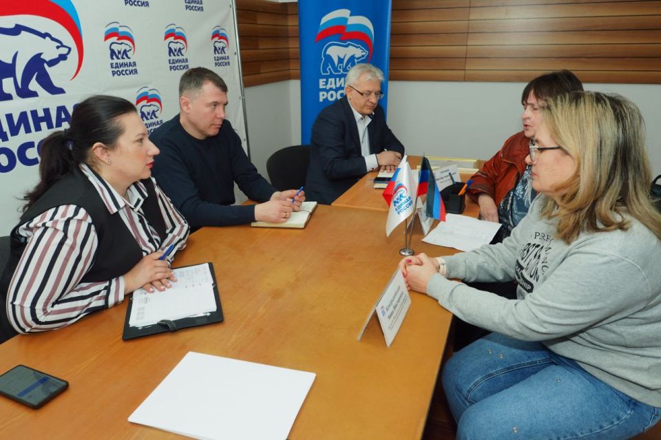 Анна Кондрыкинская: Вместе с коллегами провели приём граждан в общественной приёмной партии «Единая Россия» Анна Кондрыкинская: Вместе с коллегами провели приём граждан в общественной приёмной партии «Единая Россия»
