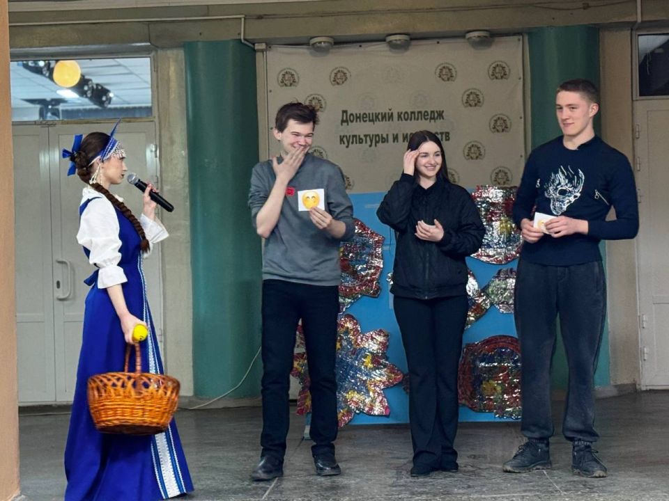Неделя культуры в Донецком колледже культуры и искусств началась со сказки! Неделя культуры в Донецком колледже культуры и искусств началась со сказки!