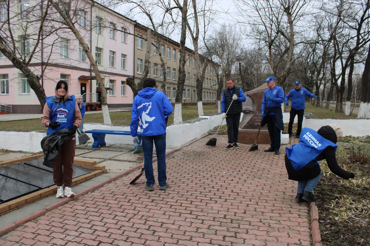 Сегодня, 21 марта 2026 года, депутаты Горловского городского совета и работники Аппарата Горловского городского совета Донецкой Народной Республики приняли участие в первом весеннем субботнике Сегодня, 21 марта 2026 года, депутаты Горловского городского совета и работники Аппарата Горловского городского совета Донецкой Народной Республики приняли участие в первом весеннем субботнике