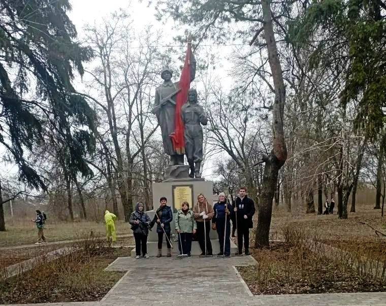 Елена Рязанцева: Сегодня жители Пролетарского района объединились ради одной цели — сделать свой город чище, уютнее и красивее! В рамках партийного проекта «Городская среда» партии «Единая Россия» состоялся очередной... Елена Рязанцева: Сегодня жители Пролетарского района объединились ради одной цели — сделать свой город чище, уютнее и красивее! В рамках партийного проекта «Городская среда» партии «Единая Россия» состоялся очередной...