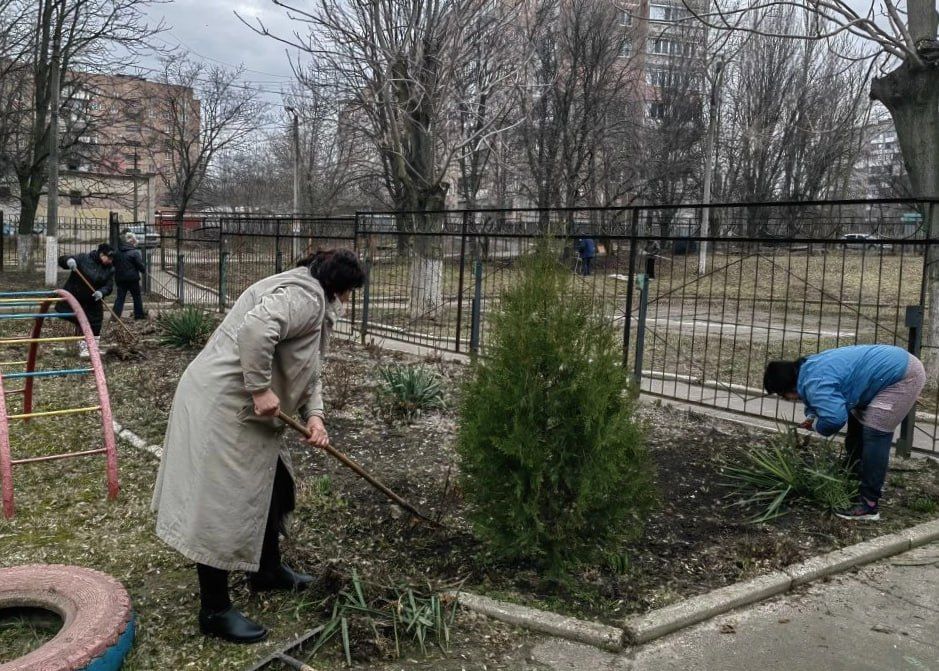 Иван Адамец: Коллективы образовательных учреждений Куйбышевского района дружно присоединились к общегородскому субботнику Иван Адамец: Коллективы образовательных учреждений Куйбышевского района дружно присоединились к общегородскому субботнику