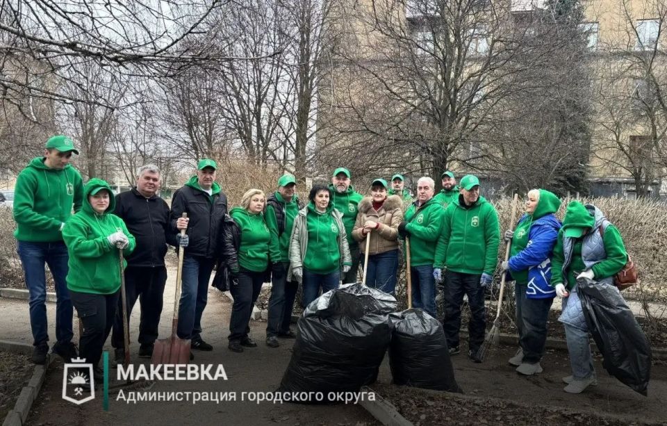 В Макеевке прошёл общегородской субботник в рамках акции «Зелёный Донбасс» В Макеевке прошёл общегородской субботник в рамках акции «Зелёный Донбасс»