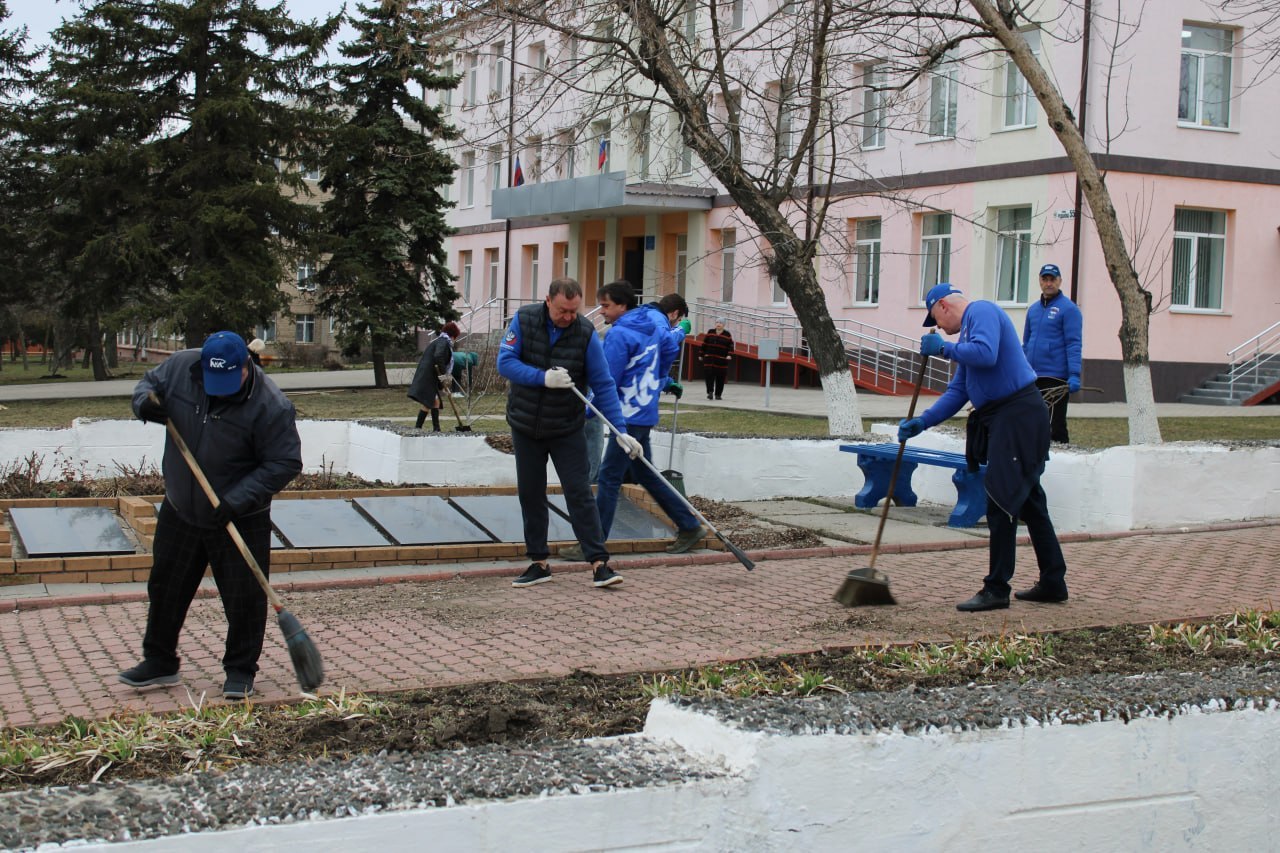 Сегодня, 21 марта 2026 года, депутаты Горловского городского совета и работники Аппарата Горловского городского совета Донецкой Народной Республики приняли участие в первом весеннем субботнике Сегодня, 21 марта 2026 года, депутаты Горловского городского совета и работники Аппарата Горловского городского совета Донецкой Народной Республики приняли участие в первом весеннем субботнике