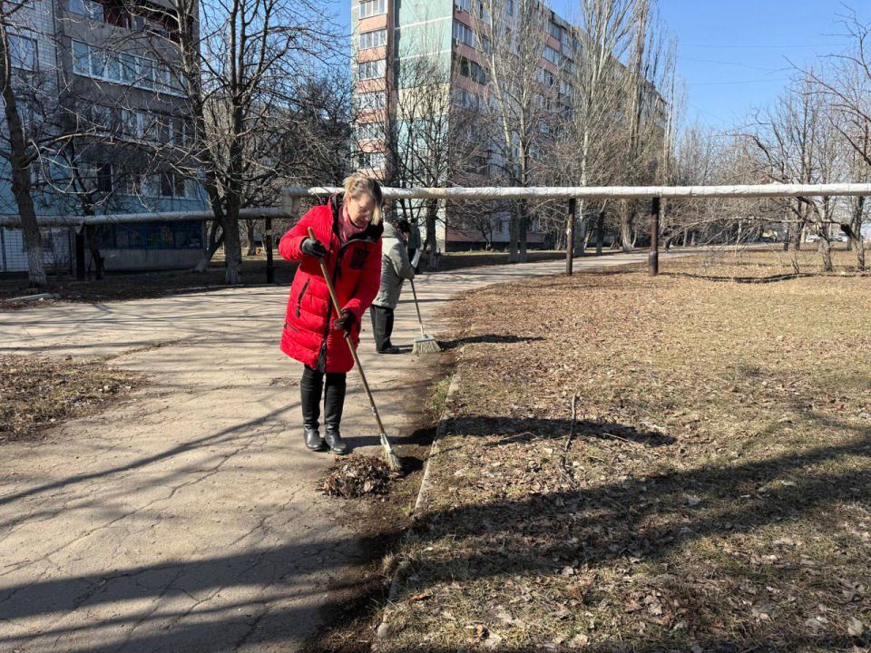 В Горняцком районе состоялся общегородской субботник В Горняцком районе состоялся общегородской субботник