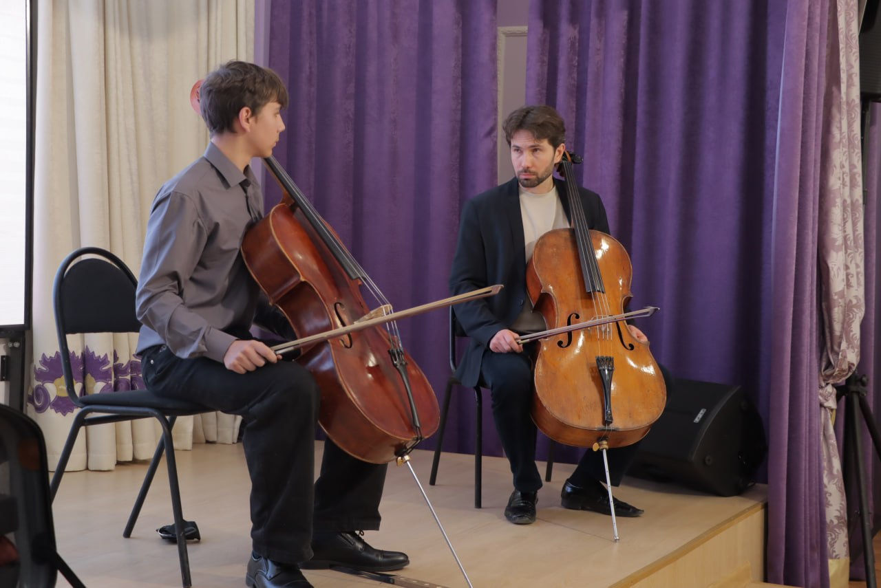 Мастер-класс виолончелиста-виртуоза Георгия Гусева закончился незапланированной импровизацией Мастер-класс виолончелиста-виртуоза Георгия Гусева закончился незапланированной импровизацией