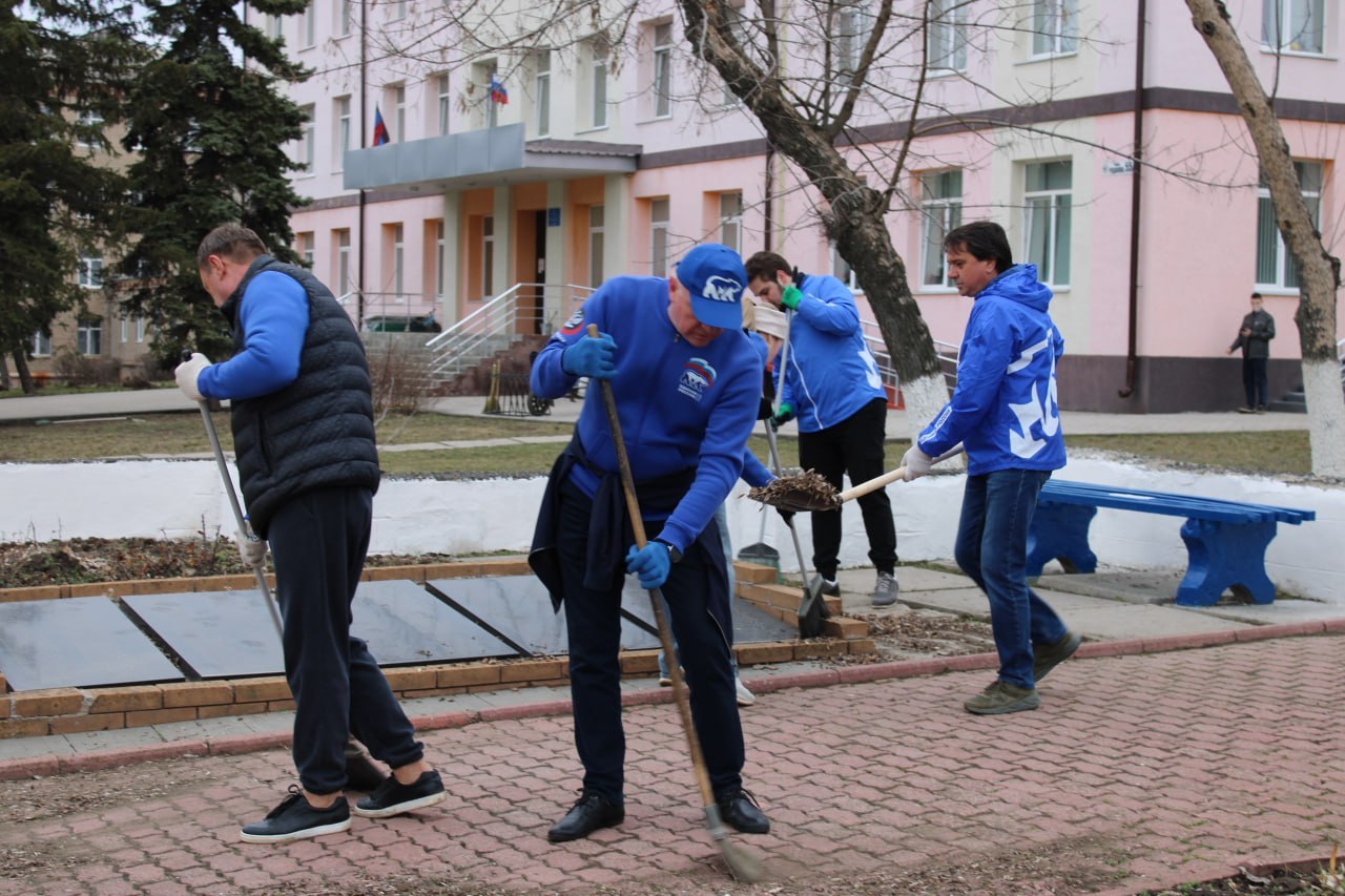 Сегодня, 21 марта 2026 года, депутаты Горловского городского совета и работники Аппарата Горловского городского совета Донецкой Народной Республики приняли участие в первом весеннем субботнике Сегодня, 21 марта 2026 года, депутаты Горловского городского совета и работники Аппарата Горловского городского совета Донецкой Народной Республики приняли участие в первом весеннем субботнике