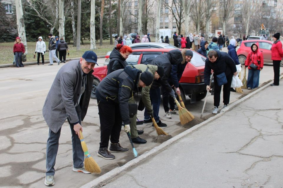 В Горловке проведен субботник В Горловке проведен субботник