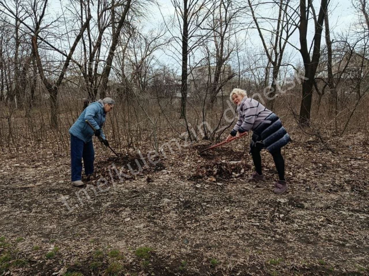 Алексей Кулемзин: Сотрудники управления по физической культуре и спорту, а также культурных и спортивных учреждений не остались в стороне и приняли активное участие в субботнике! Алексей Кулемзин: Сотрудники управления по физической культуре и спорту, а также культурных и спортивных учреждений не остались в стороне и приняли активное участие в субботнике!