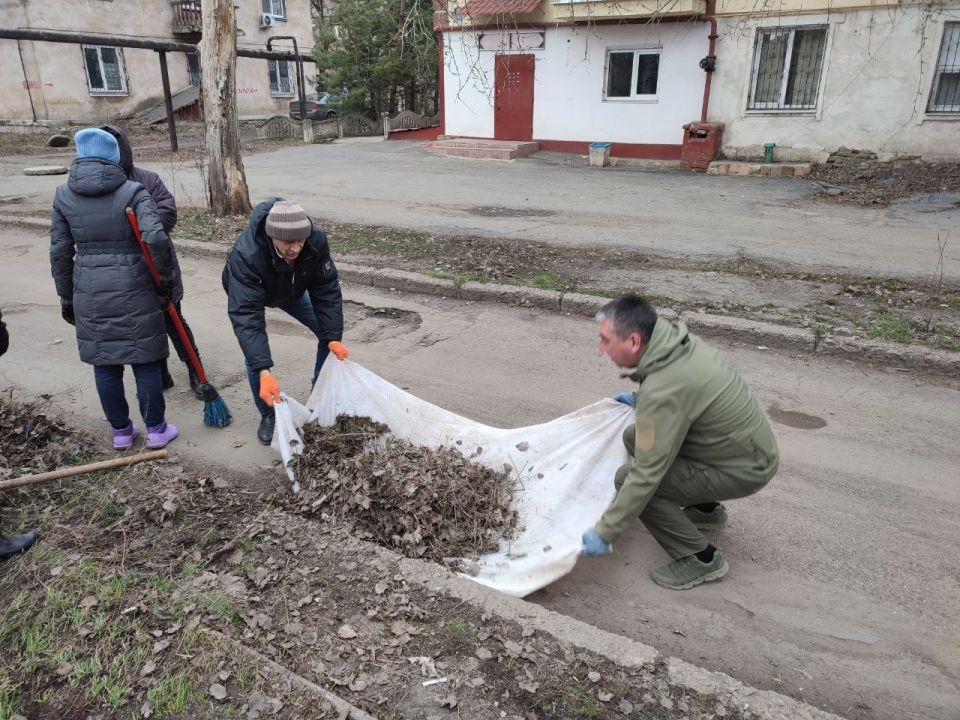 Сегодня, 21 марта 2025 года, в рамках проекта "Донбасс Наш Дом", реализуемого Единой Россией, в Кировском районе города Донецк состоялся субботник по адресу: ул. Павла Колодина Сегодня, 21 марта 2025 года, в рамках проекта "Донбасс Наш Дом", реализуемого Единой Россией, в Кировском районе города Донецк состоялся субботник по адресу: ул. Павла Колодина