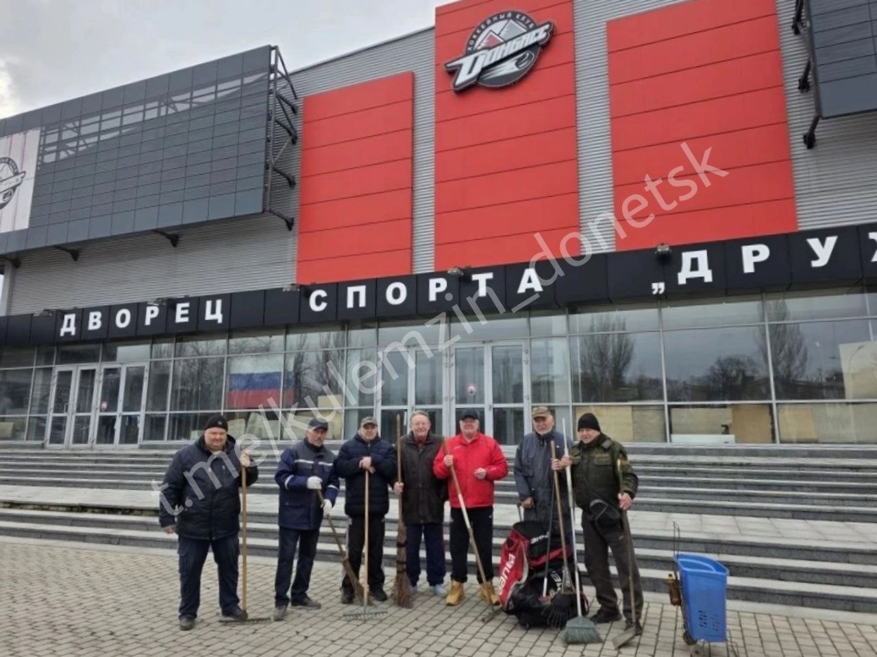 Алексей Кулемзин: Сотрудники управления по физической культуре и спорту, а также культурных и спортивных учреждений не остались в стороне и приняли активное участие в субботнике! Алексей Кулемзин: Сотрудники управления по физической культуре и спорту, а также культурных и спортивных учреждений не остались в стороне и приняли активное участие в субботнике!