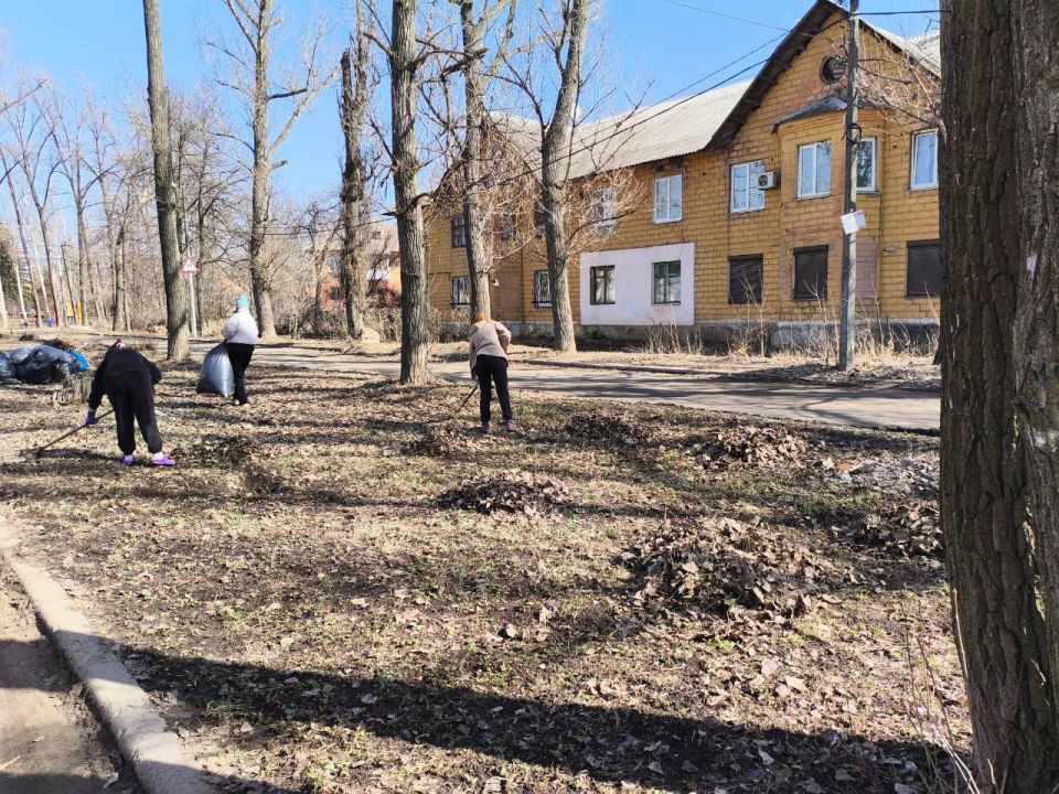 В Горняцком районе состоялся общегородской субботник В Горняцком районе состоялся общегородской субботник